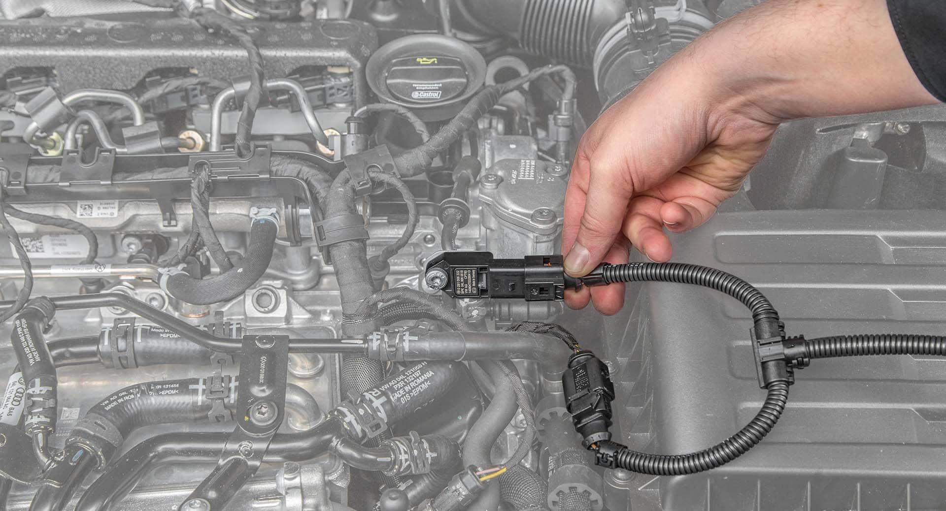 Conexión al sensor de presión turbo (B)